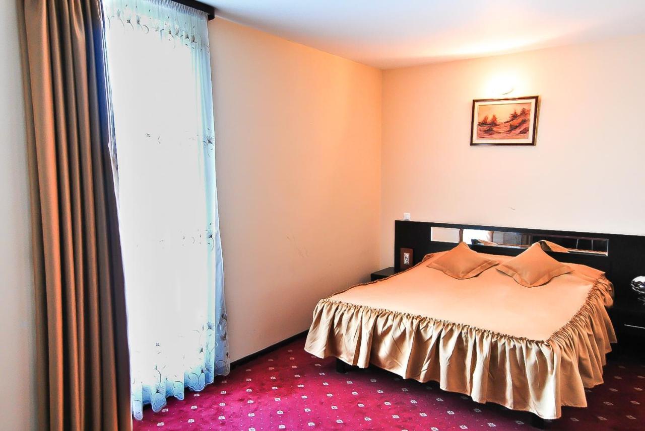 Hotel Magic Gt Trivale 피테슈티 외부 사진