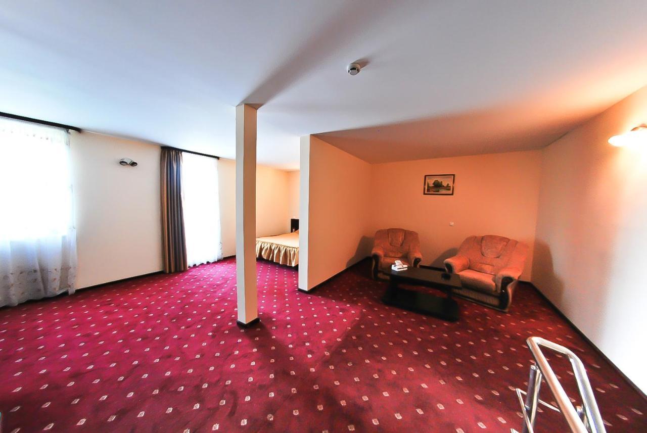 Hotel Magic Gt Trivale 피테슈티 외부 사진