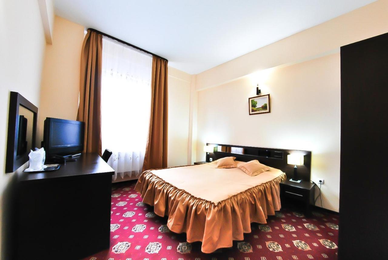 Hotel Magic Gt Trivale 피테슈티 외부 사진